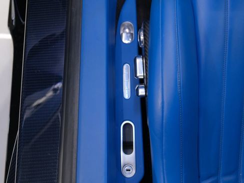 Used 2018 Bugatti Chiron image 29