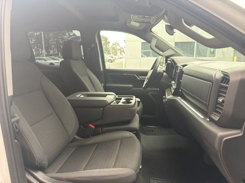 Used 2023 Chevrolet Silverado 1500 LT AWD/4WD image 17