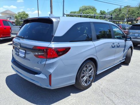 Used 2026 Honda Odyssey Touring image 4