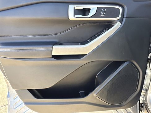 Used 2023 Ford Explorer XLT w/ Equipment Group 202A image 10