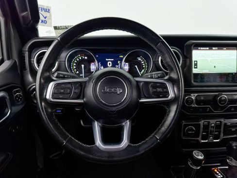 Used 2022 Jeep Wrangler Unlimited Sahara AWD/4WD image 6