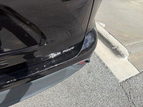 Used 2022 Toyota Highlander XLE image 12