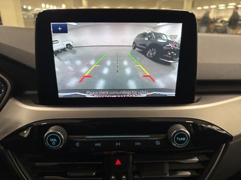 Certified 2024 Toyota Corolla Cross XLE image 68