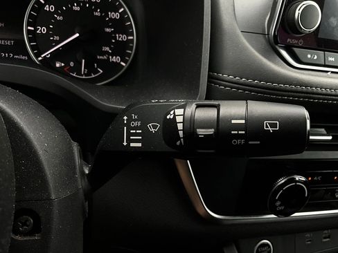 Used 2023 Nissan Rogue S image 35