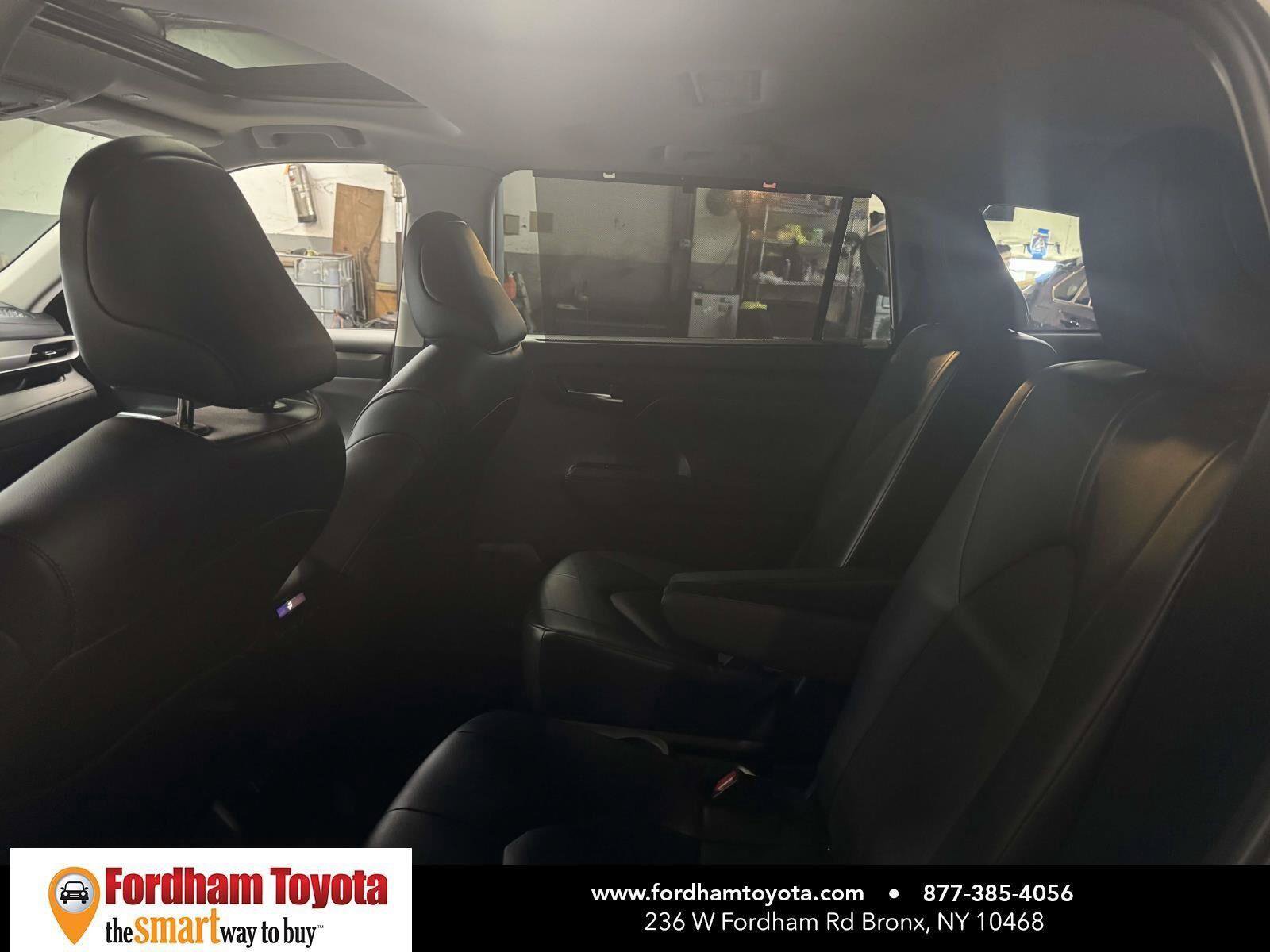 Used 2023 Toyota Highlander XLE AWD/4WD image 22