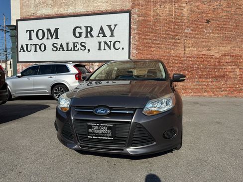 Used 2013 Ford Focus SE FWD image 1