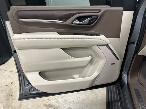 Used 2022 GMC Yukon XL Denali w/ Denali Premium Package AWD/4WD image 14