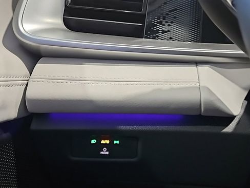 New 2026 Volkswagen Tiguan SE image 36