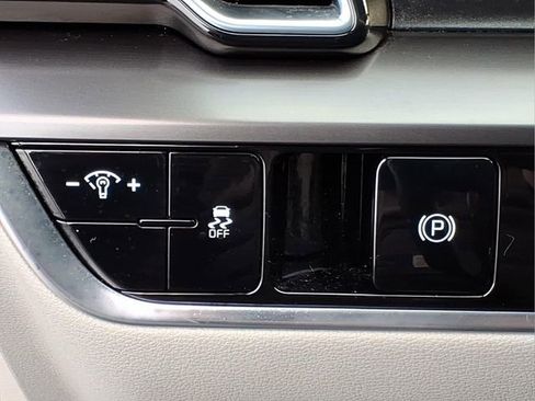 Used 2025 Kia Sportage EX image 16