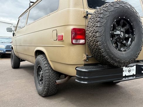 Used 1990 Chevrolet G30 Heavy-Duty Extended Sportvan RWD image 14