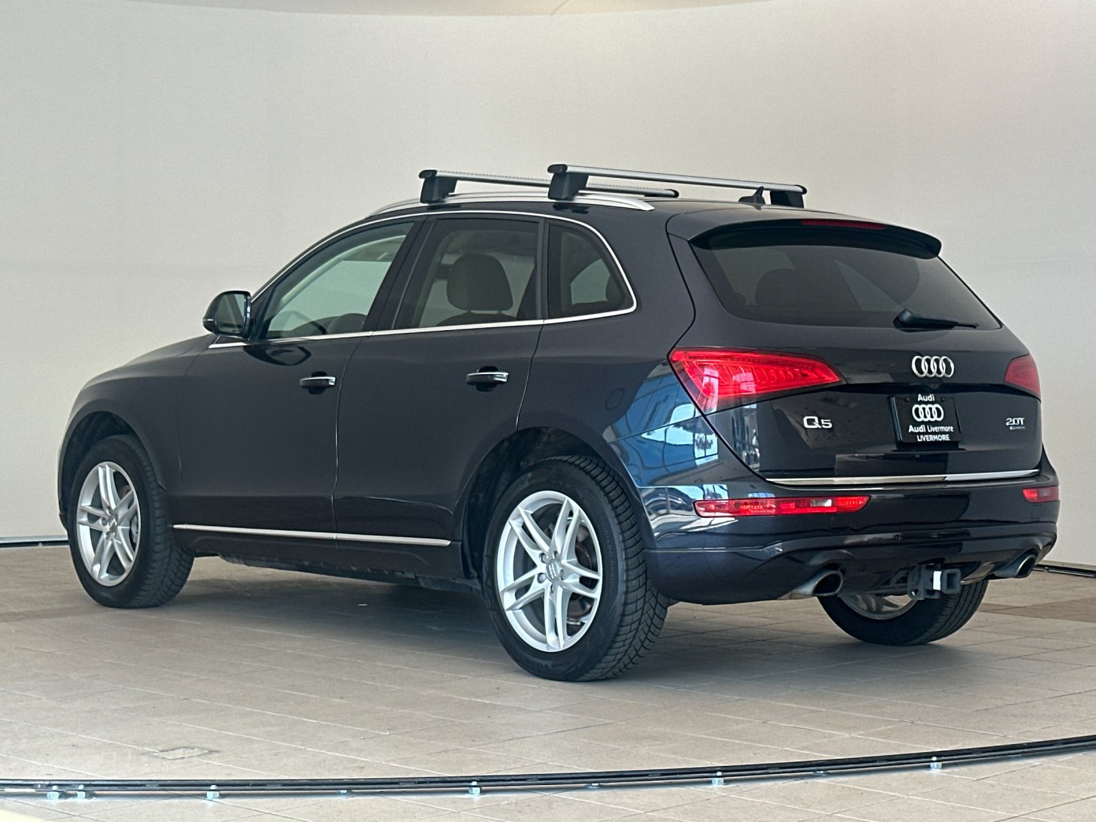 Used 2017 Audi Q5 2.0T Premium Plus w/ Technology Package AWD/4WD image 4