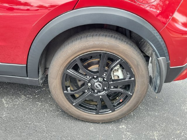 Used 2023 Nissan Kicks SR FWD image 8