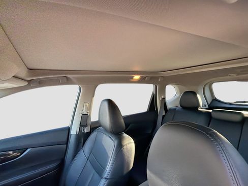 Used 2019 Nissan Rogue SL w/ Premium Package image 26