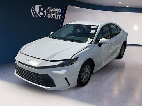 Used 2025 Toyota Camry LE image 1