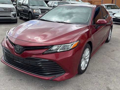Used 2020 Toyota Camry LE image 1