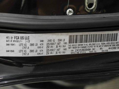 Used 2019 Jeep Cherokee Latitude Plus w/ Cold Weather Group AWD/4WD image 49