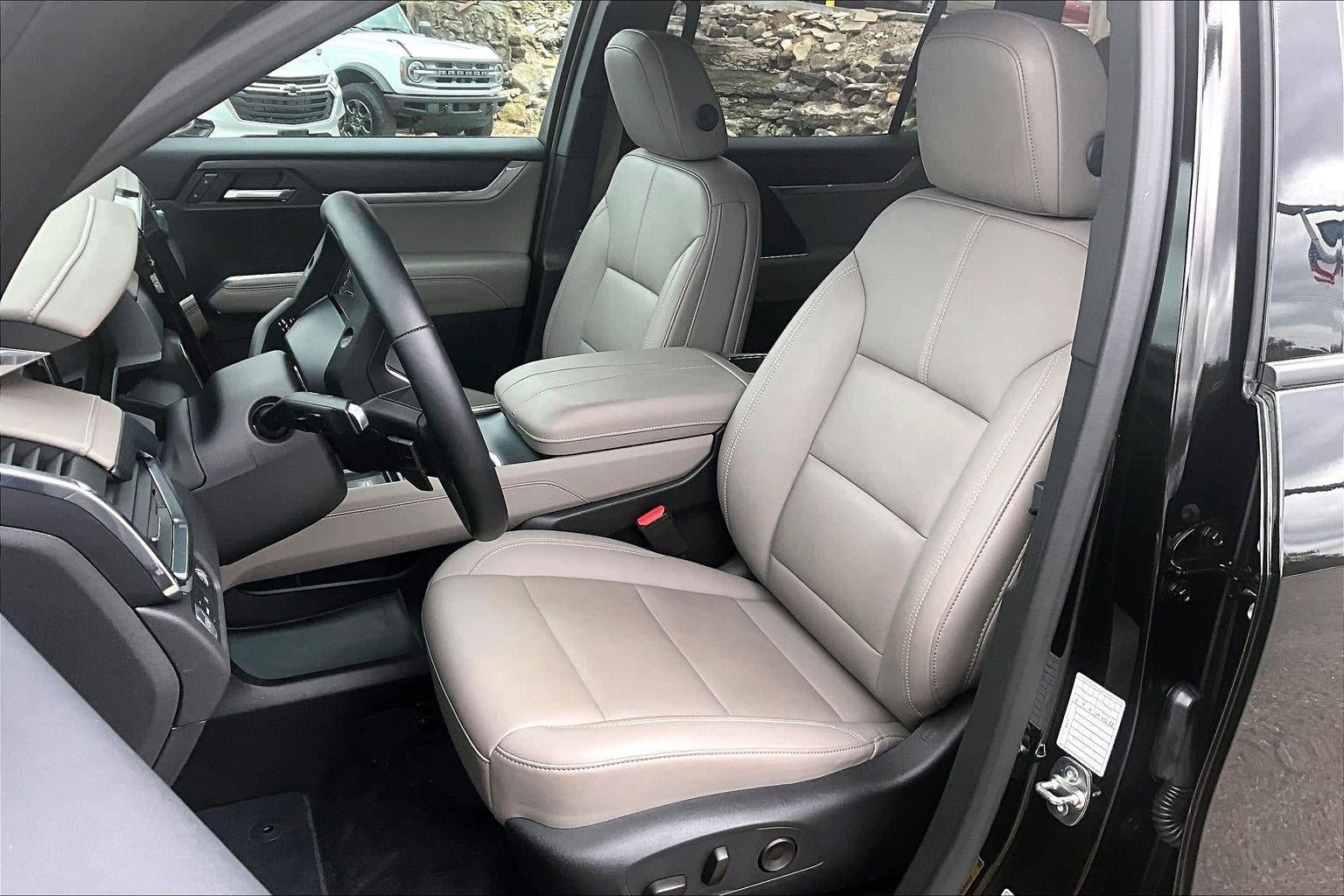 Used 2026 GMC Acadia Elevation w/ Elevation Premium Package FWD image 21