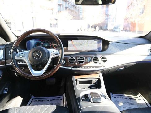 Used 2018 Mercedes-Benz S 560 4MATIC Sedan w/ Premium Package image 32