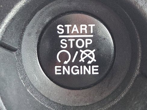 Used 2016 Jeep Renegade Latitude image 33