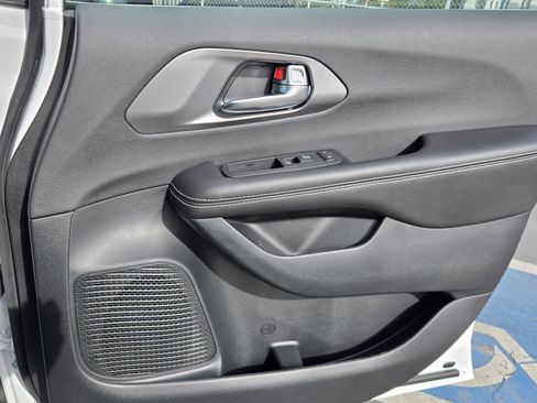 New 2026 Chrysler Pacifica Select image 34