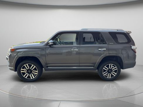 Used 2018 Toyota 4Runner Limited AWD/4WD image 2