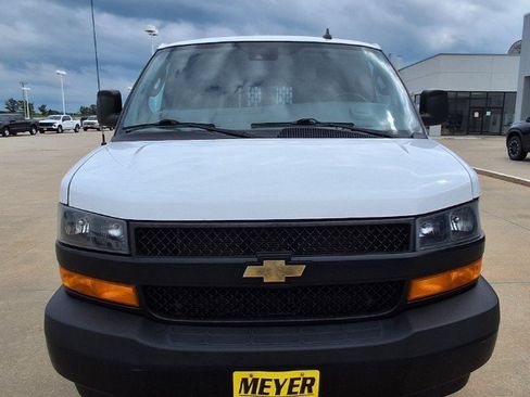 Used 2020 Chevrolet Express 2500 RWD image 3