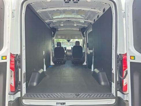 New 2026 Ford Transit 250 148 Medium Roof w/ Load Area Protection Package RWD image 11