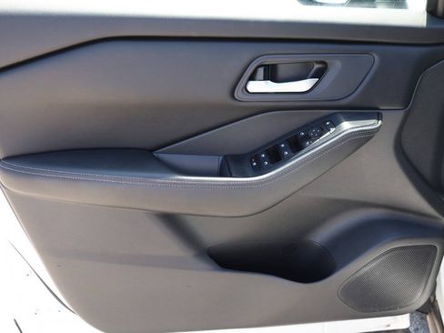 Used 2025 Nissan Rogue SV AWD/4WD image 12