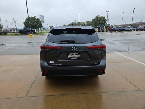 Used 2020 Toyota Highlander XLE image 6