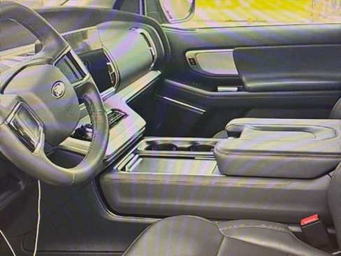 Used 2025 Ford Expedition Active image 4