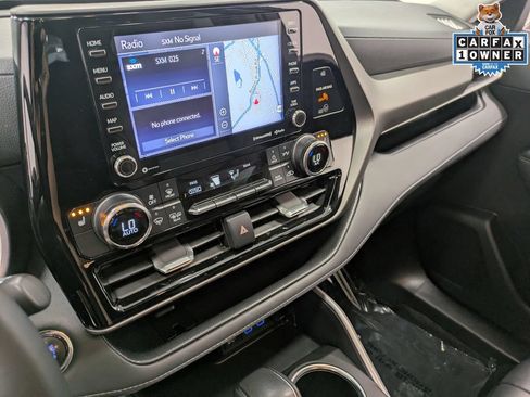 Used 2022 Toyota Highlander XLE AWD/4WD image 13