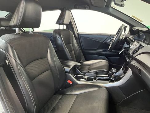 Used 2017 Honda Accord Sport image 10