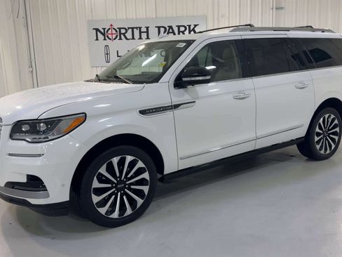 Used 2023 Lincoln Navigator L Reserve AWD/4WD image 5