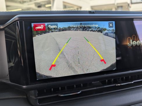 Used 2024 Jeep Wrangler Unlimited Rubicon w/ Capability Package image 30