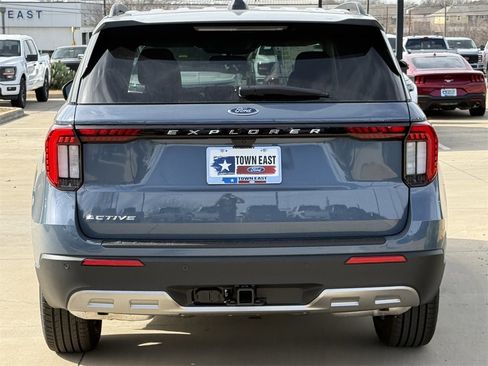 New 2026 Ford Explorer Active w/ Active Comfort Package image 6