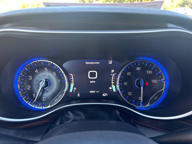 Used 2023 Chrysler Pacifica Limited FWD image 21