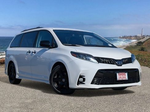 Used 2020 Toyota Sienna SE w/ Nightshade Edition FWD image 23