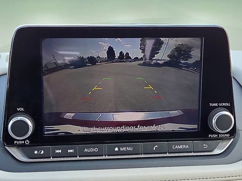 Used 2025 Nissan Rogue SV AWD/4WD image 19