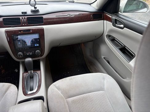 Used 2011 Chevrolet Impala LT image 9