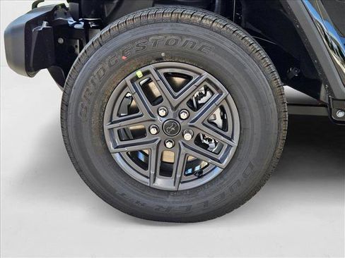 New 2025 Jeep Gladiator Sport image 10