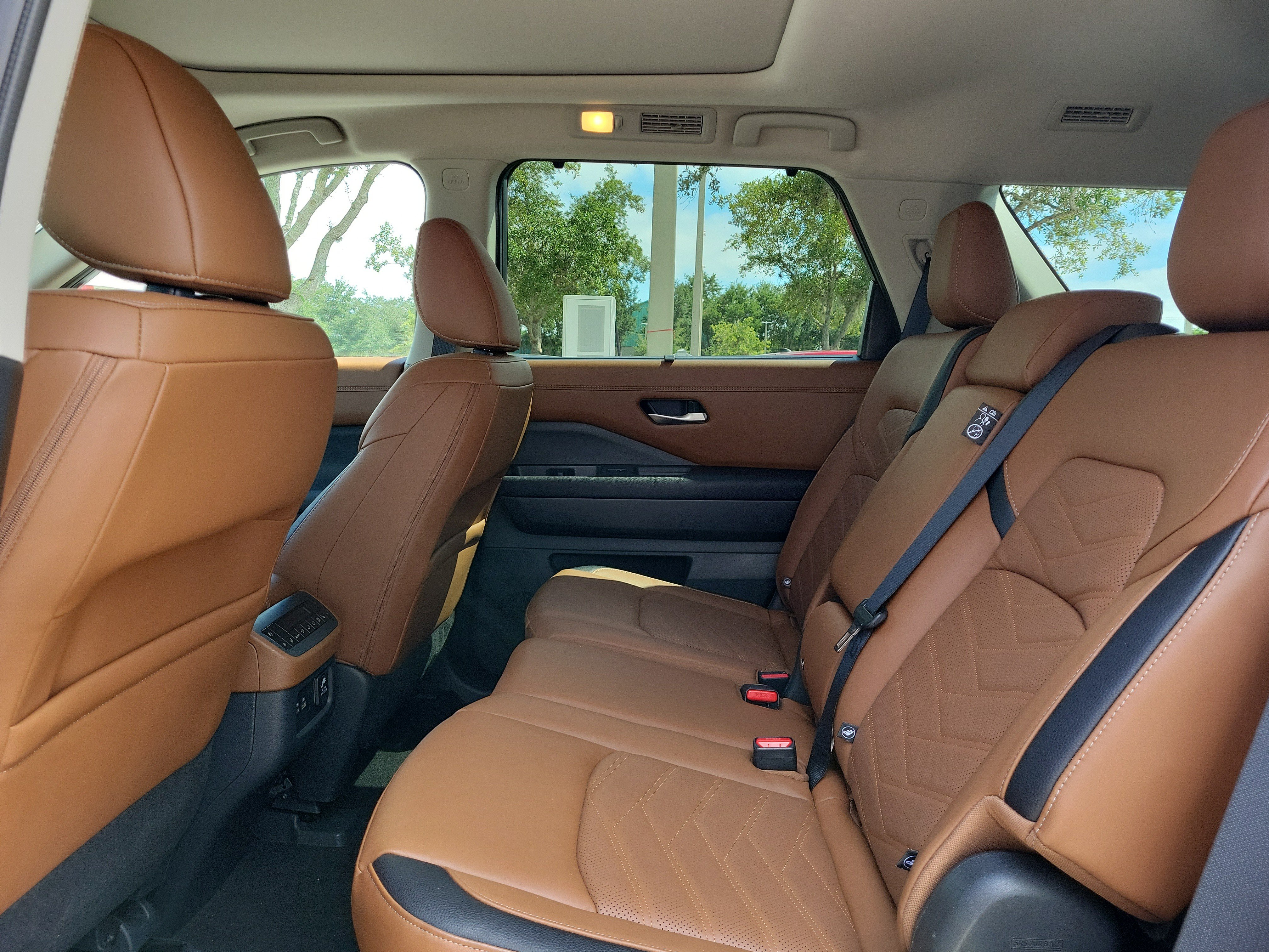 Certified 2025 Nissan Pathfinder Platinum w/ Cargo Package FWD image 18