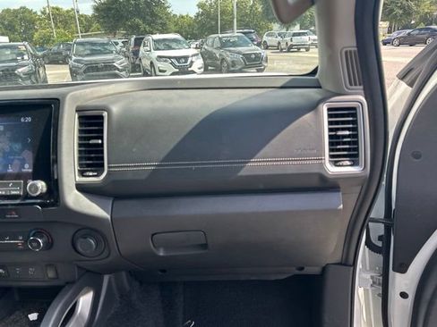 Used 2024 Nissan Frontier SV w/ Technology Package RWD image 13