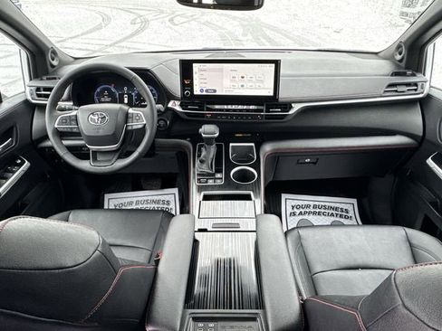 Used 2026 Toyota Sienna XSE image 21