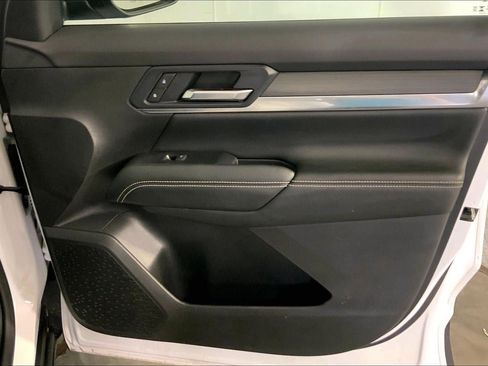 Used 2025 GMC Terrain Elevation FWD image 25
