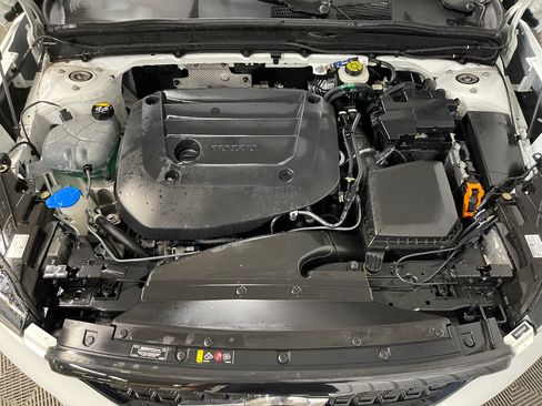 Used 2023 Volvo XC40 B5 Plus w/ Driver Assist Package AWD/4WD image 16