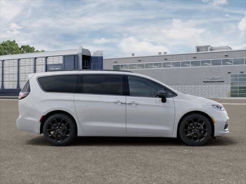 New 2026 Chrysler Pacifica Select image 28