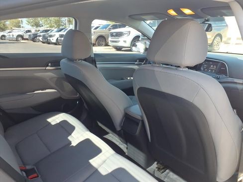 Used 2017 Hyundai Elantra SE image 13