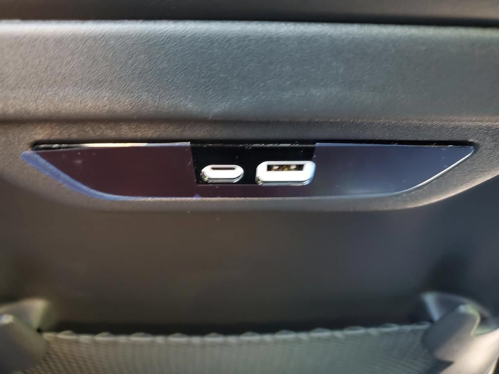 New 2027 Chrysler Pacifica Select FWD image 8