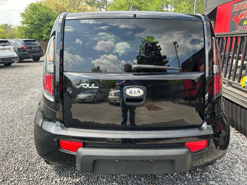 Used 2011 Kia Soul + w/ Audio Pkg image 6