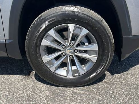 Used 2025 Chevrolet Equinox LT FWD image 9